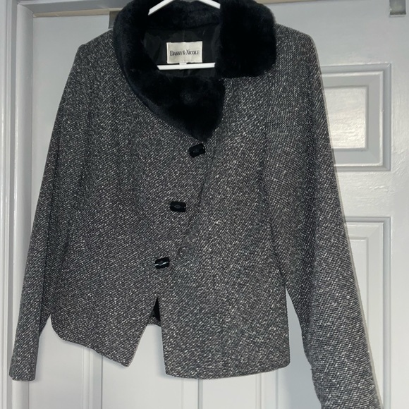 Gorgeous Size 8 Petite Jacket. MUST BE BUNDLED - Picture 6 of 9